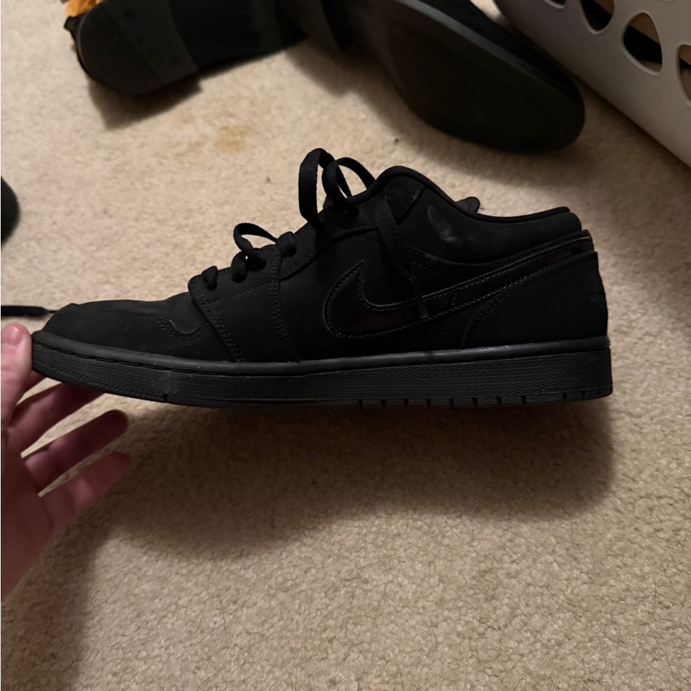 black jordan 1 low - Picture 3 of 3